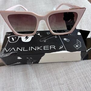 VANLINKER Polarized Rectangle Retro Vintage Sunglasses For Women Chunky Glasses